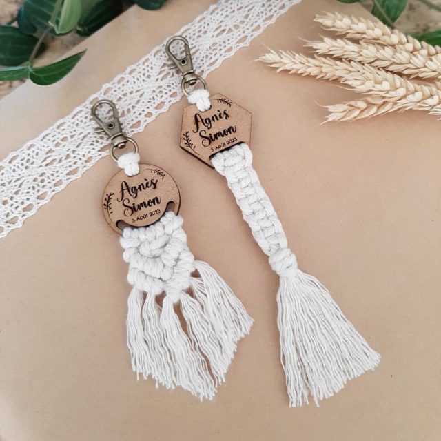 Porte-clés mariage personnalisables en macramé - Ma Fabrique Coton Pompon - Créations artisanales uniques en macramé - Bordeaux