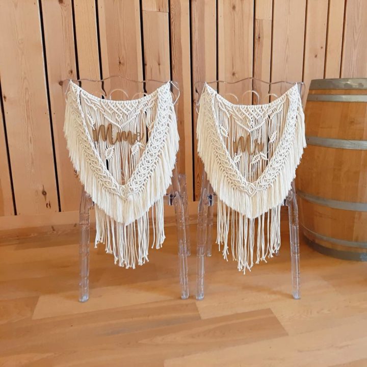 Dos de chaise mariage Mr et Mme en macramé - Ma Fabrique Coton Pompon - Créations artisanales uniques en macramé - Bordeaux